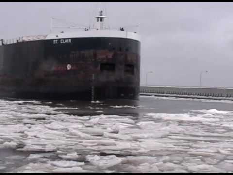 The St. Clair comes into the port of Duluth Superior