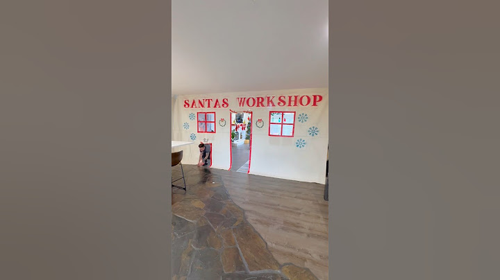 I turned our living room into Santa’s workshop! 🎅🏻 #christmas