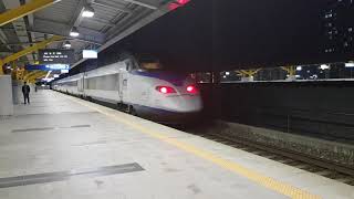 김천구미역에서, 마산발 서울행 KTX 416열차 출발 및 서울발 부산행 KTX 149열차 도착.