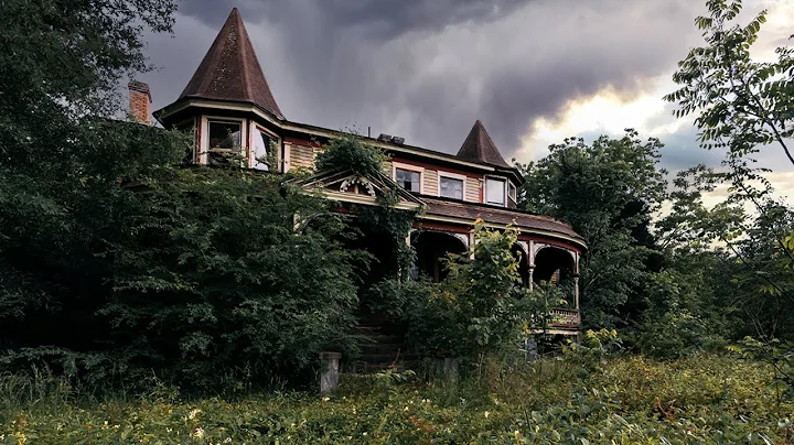 ABANDONED ADAMS FAMILY MANSION We Were Not Alone (...