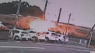 電車が乗用車と衝突、脱線 車炎上１人死亡、東海道線