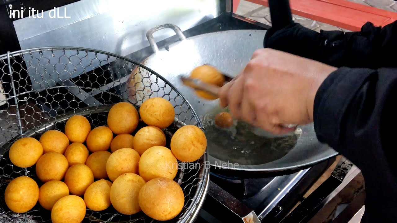 Bola bola Ubi Ala Floating Market Lembang