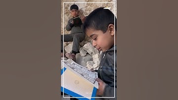 فلسطينيون يقرأون القرآن الكريم بنهار شهر رمضان في المسجد العمري وسط مدينة غزة