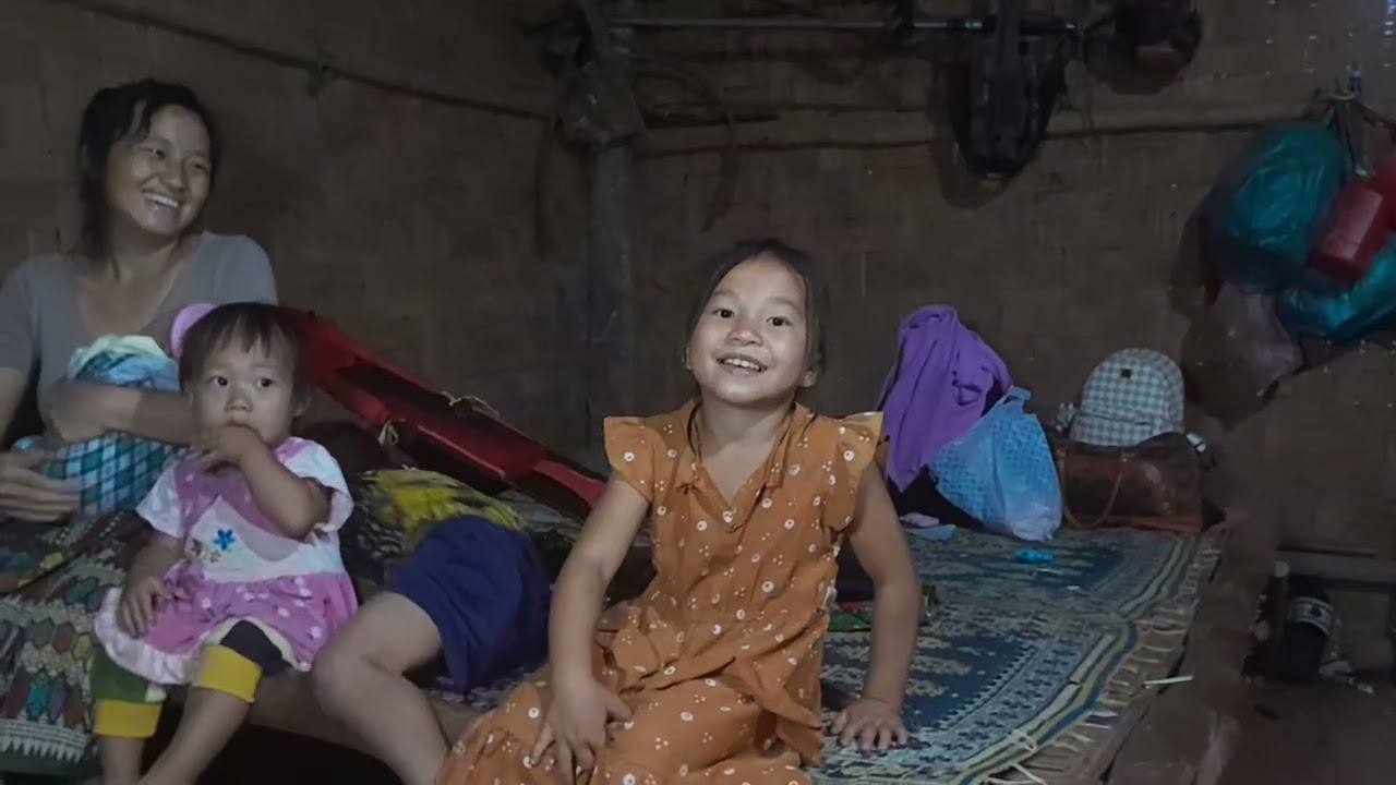 품짜이집(1): 몽족가족에게 새옷과 생필품을 선물한 한국인(최병수님)