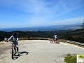 Randonne entre amis avec vue sur la mer 