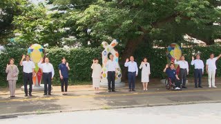 復興モニュメント披露 被災地の仮設住宅再利用