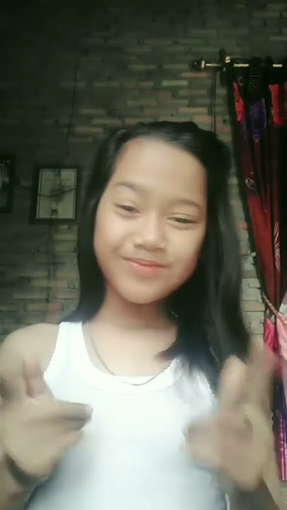 Khaira pake singlet putih