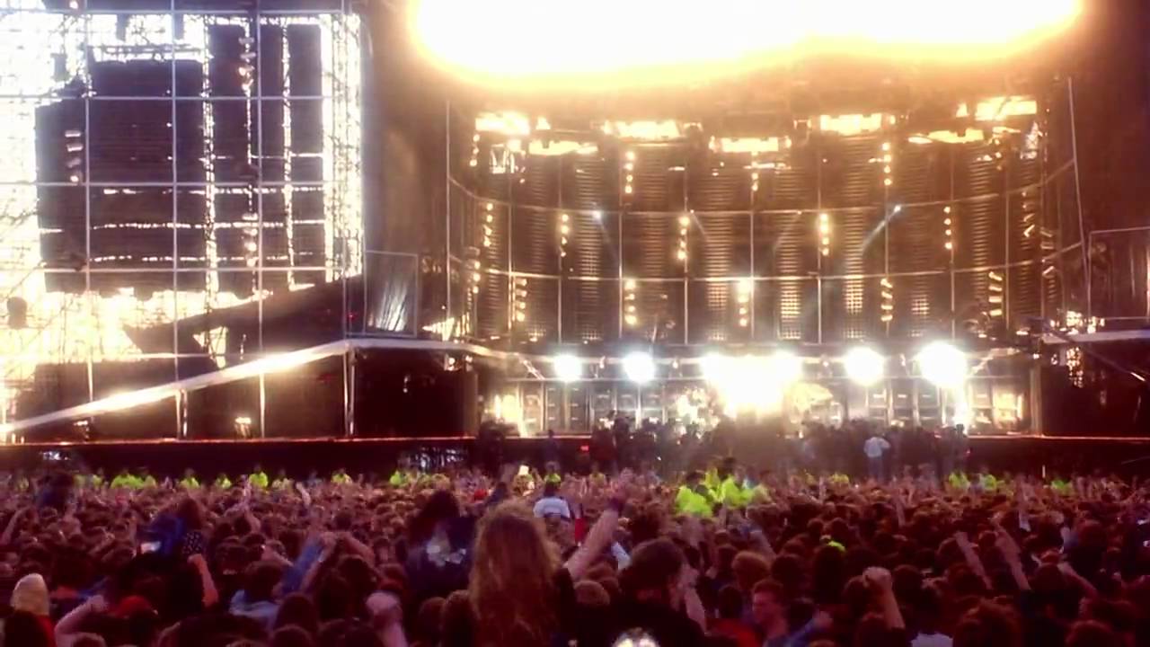 AC/DC - Thunderstruck Live At Donnington 1991 HD - YouTube