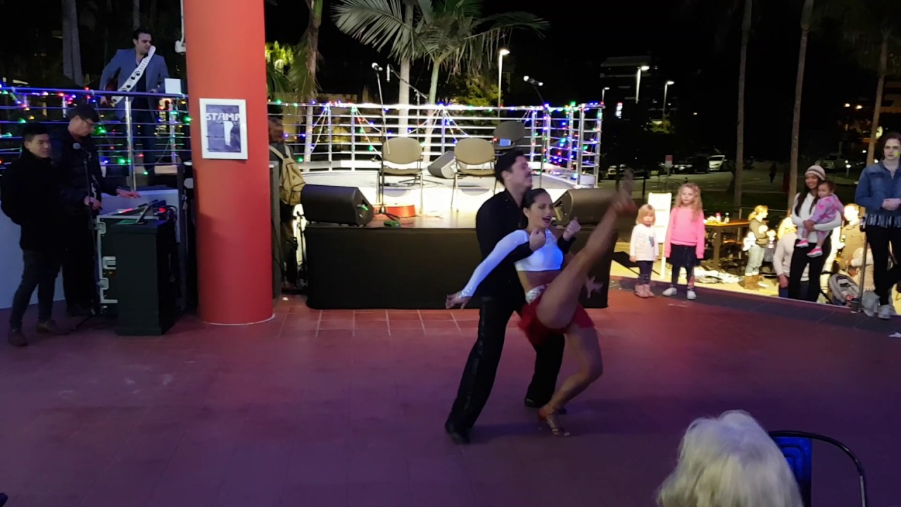 GLOW 2017 - Issa & Fatima - Salsa at the Art Centre - YouTube