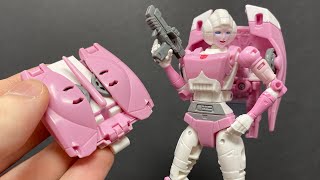Transformers SS86 Arcee UPDATE You CAN Remove Her BACKPACK?!
