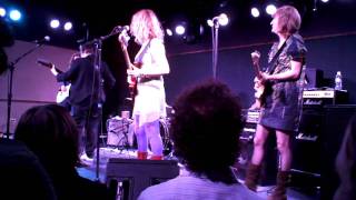 The Raincoats - Adventures Close to Home - Knitting Factory