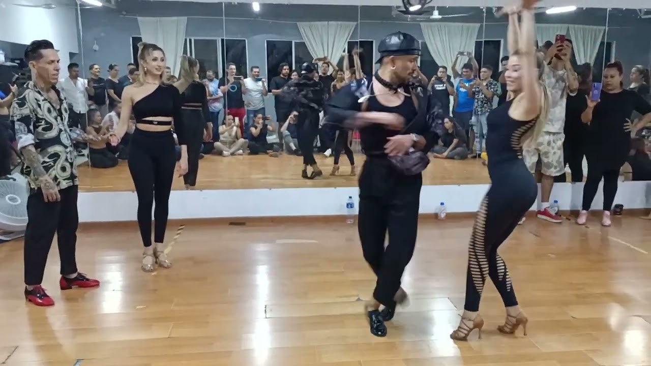 Jhonny Vázquez, Jessica Valentini y Willy Arey en academia Motus