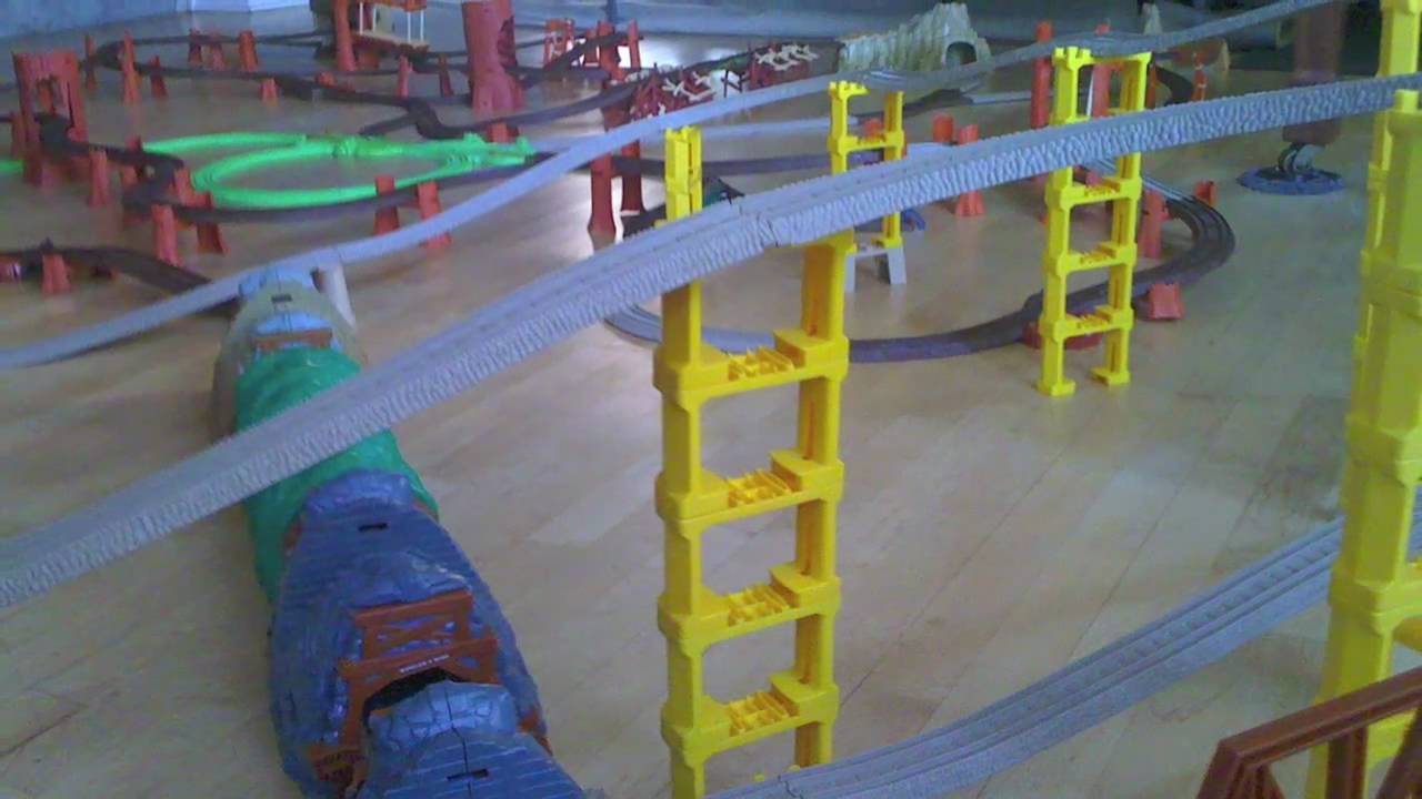 Thomas and Friends Trackmaster Village Ferdinand at Action Canyon