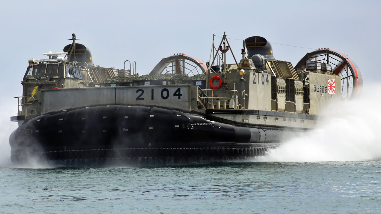 海上自衛隊 Lcac エア クッション揚陸艇 おおすみ型輸送艦から上陸訓練 Youtube