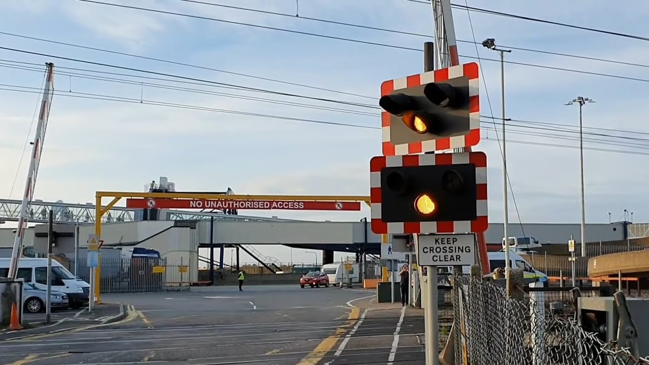 Parkeston West Level Crossing, Essex YouTube