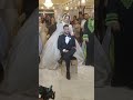 شوفو العروسه عاملت اه في العريس