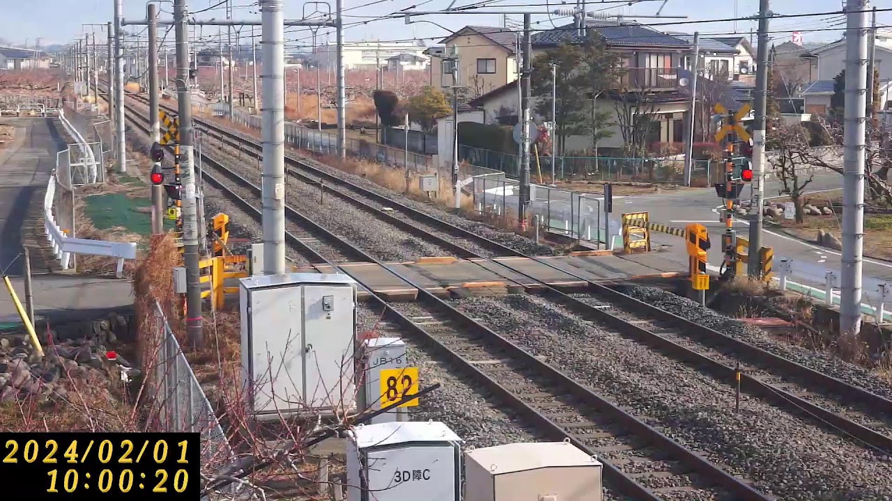 JR 中央本線ライブカメラ③（春日居町 ⇔ 石和温泉）熊野権現踏切【1月】