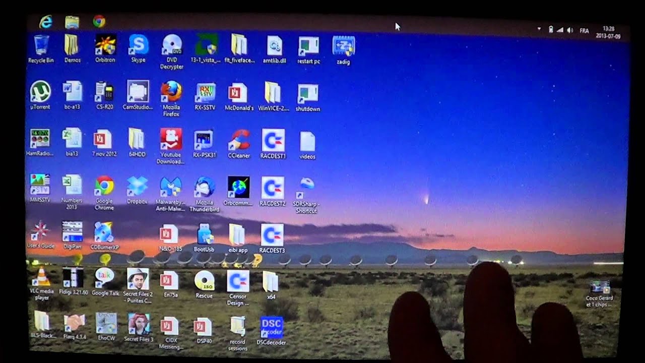 Windows 8 Moving taskbar on desktop - YouTube
