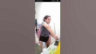 Biar lagi masak, mama muda tetep seksi