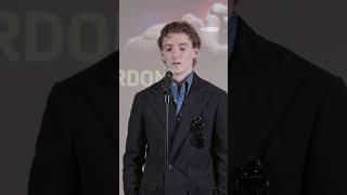 Anthony Gordon speaks Spanish at Barcelona unveiling! 🤯