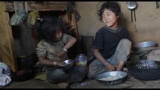 Eating noodles cooked in the villagellRuralvillage life