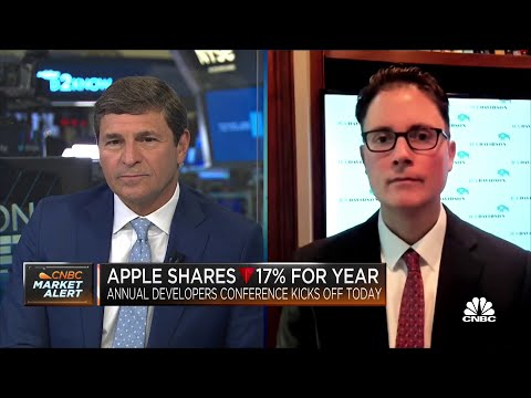 Apple still faces big challenges with hardware and supply chains, says DA Davidson's Forte
