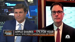 Apple still faces big challenges with hardware and supply chains, says DA Davidson's Forte