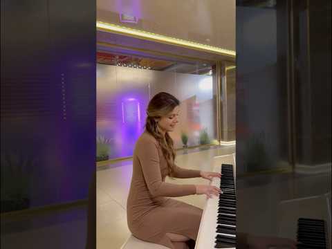 Неможливо пройти повз фортепіано Kvitkagaevska тимій