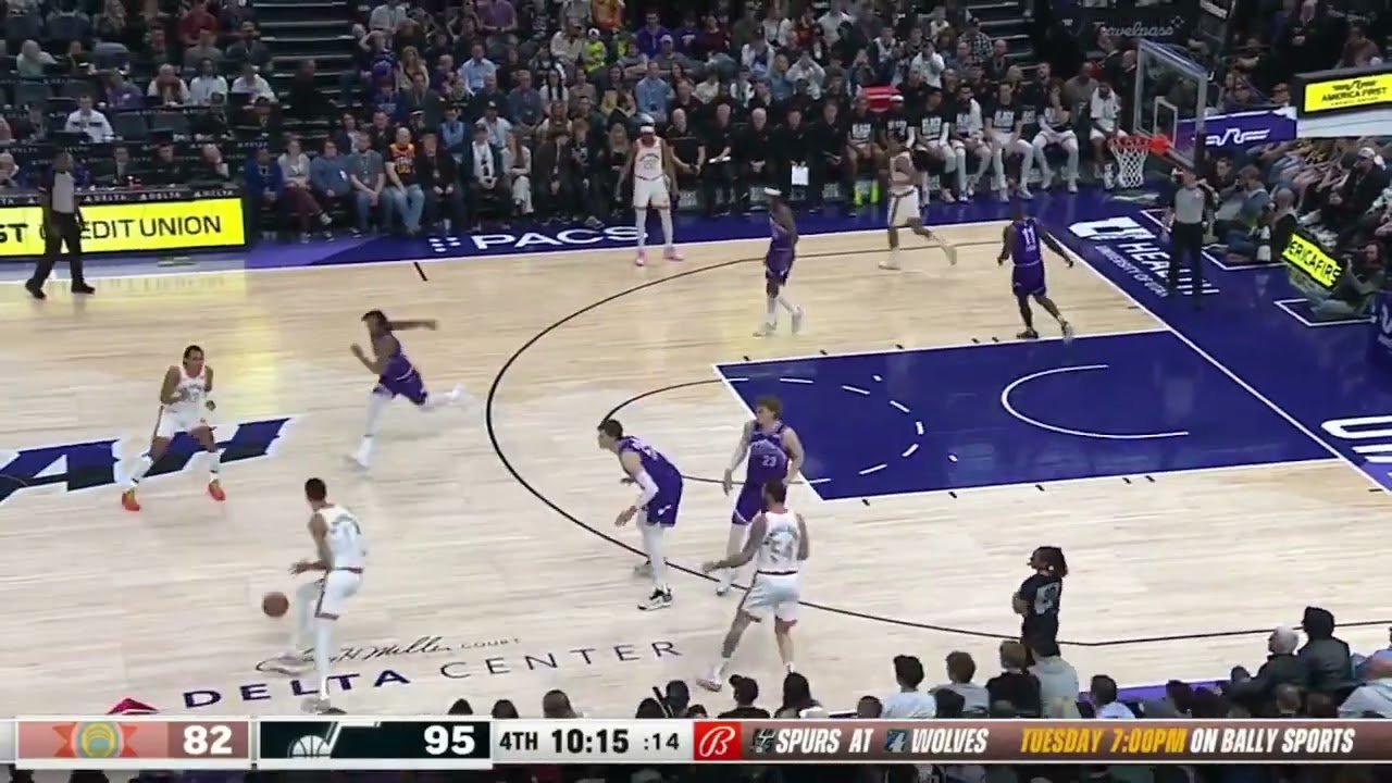 Victor Wembanyama takes Walker Kessler to the rim for the slam