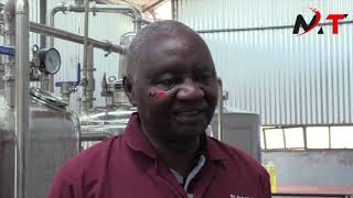 KENYANS ARE VERY INNOVATIVE!NJUGUNA PRODUCES EDIBLE OIL AT HIS REFINERY!WATCH!