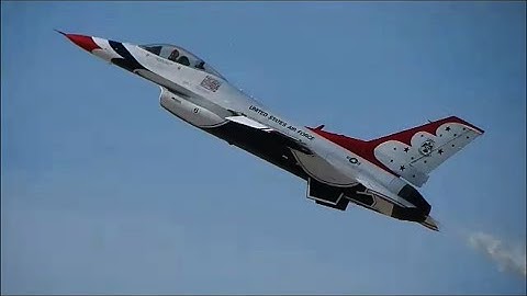 Thunderbird Crash! Pilot Ejects F-16 USAF Fighter Jet (Not a Crash Video)
