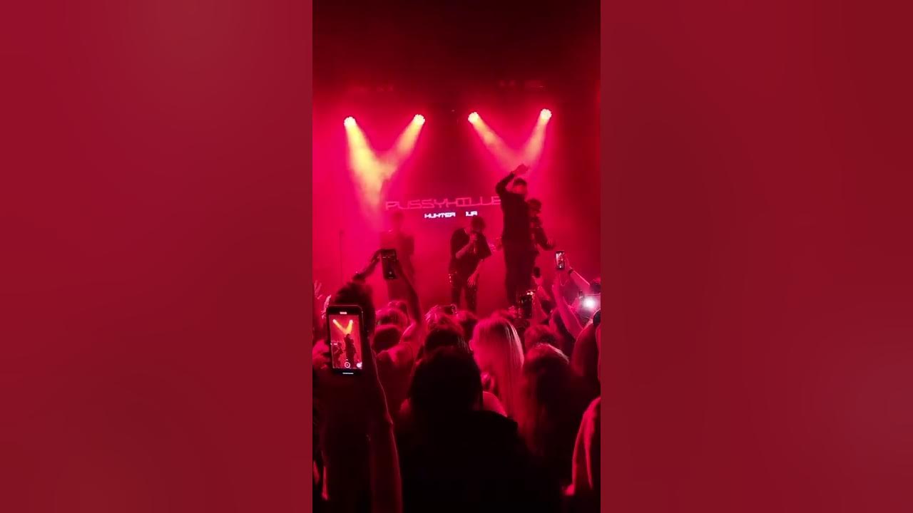 дым сигарет пуссикиллер. пуссикиллер спб концерт. пуссикиллер фото 2022. пуссикиллер фото с концерта. пусикиллер концерт тюмень.