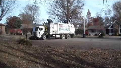 Peterbilt 320 Heil Durapack Python Garbage Truck