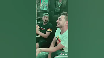انا صحبي بعني عشان قرشين 
