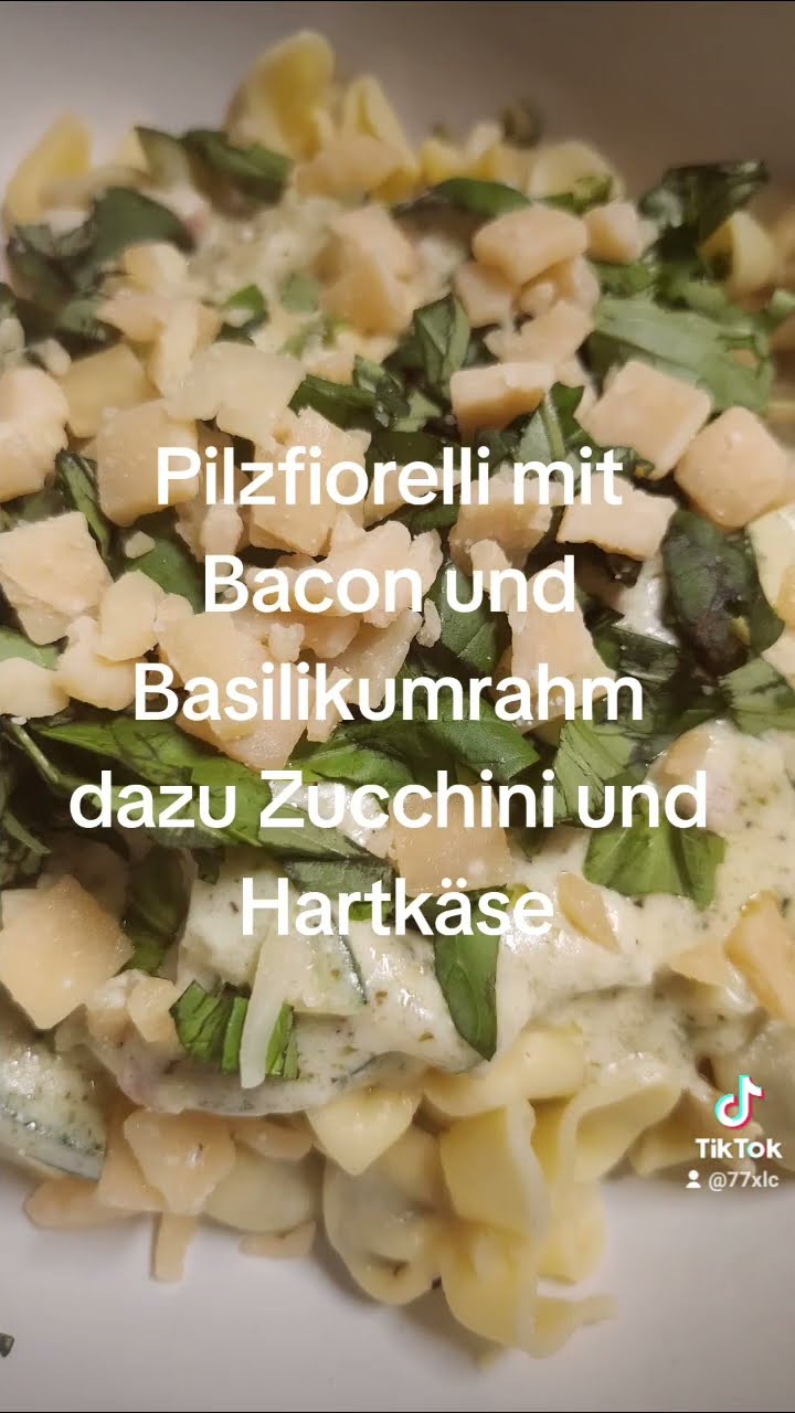 Pilzfiorelli mit Bacon und Basilikumrahm dazu Zucchini und Hartkäse ...
