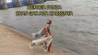 REKOER DUNIA,,JALA IKAN DI BAWAH PINTU AIR, IKAN GAK ADA HABISNYA 