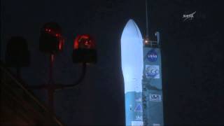 Launch Pad Gantry Rolls back for OCO-2 Launch