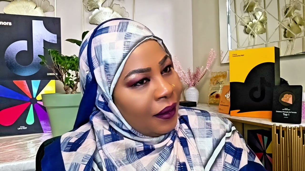 جا داخل شفت روج مطبوع في ملابسه وعاد كووور 