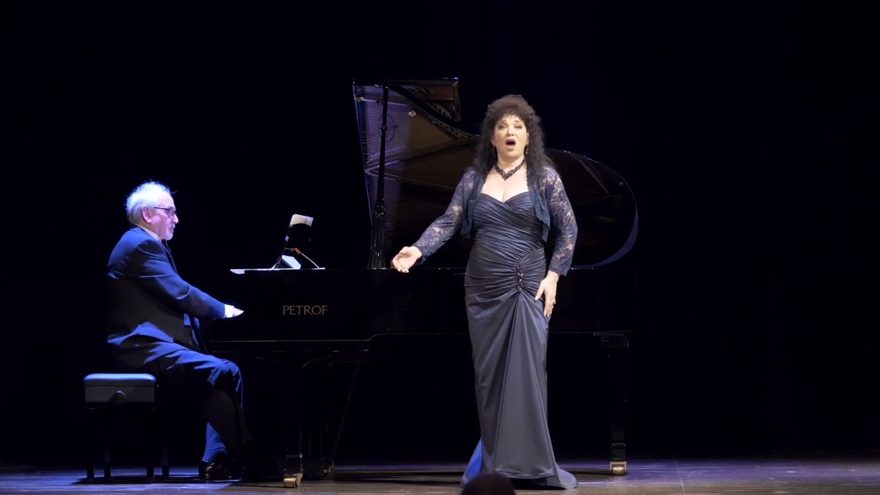 Ullmann: "Am Klavier"