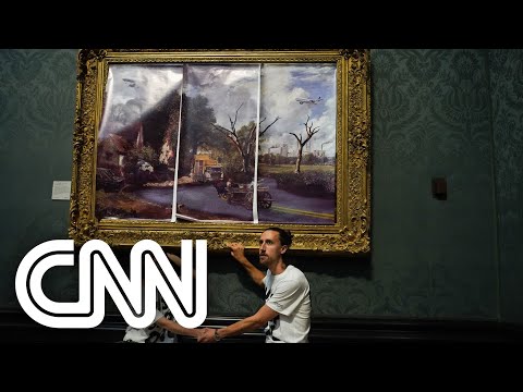 Ativistas ambientais se colam em vidro de quadro na Itália | CNN SÁBADO