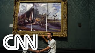 Ativistas Ambientais Se Colam Em Vidro De Quadro Na Itália Cnn Sábado