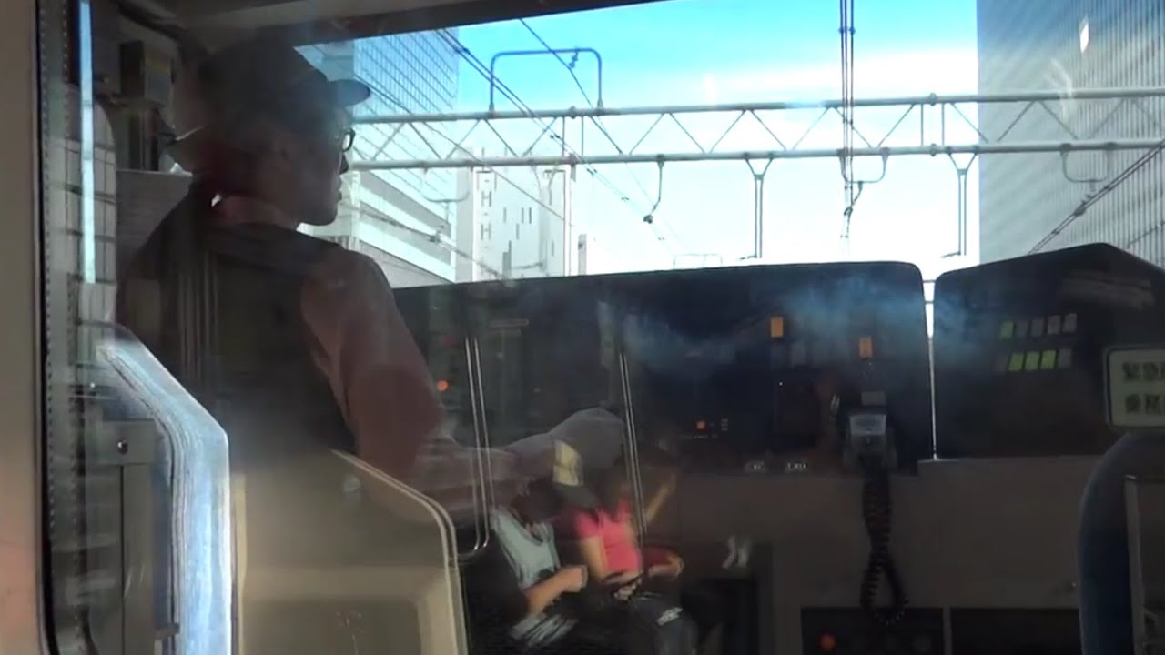 【JR東日本】山手線を起立運転する女性運転士 YouTube