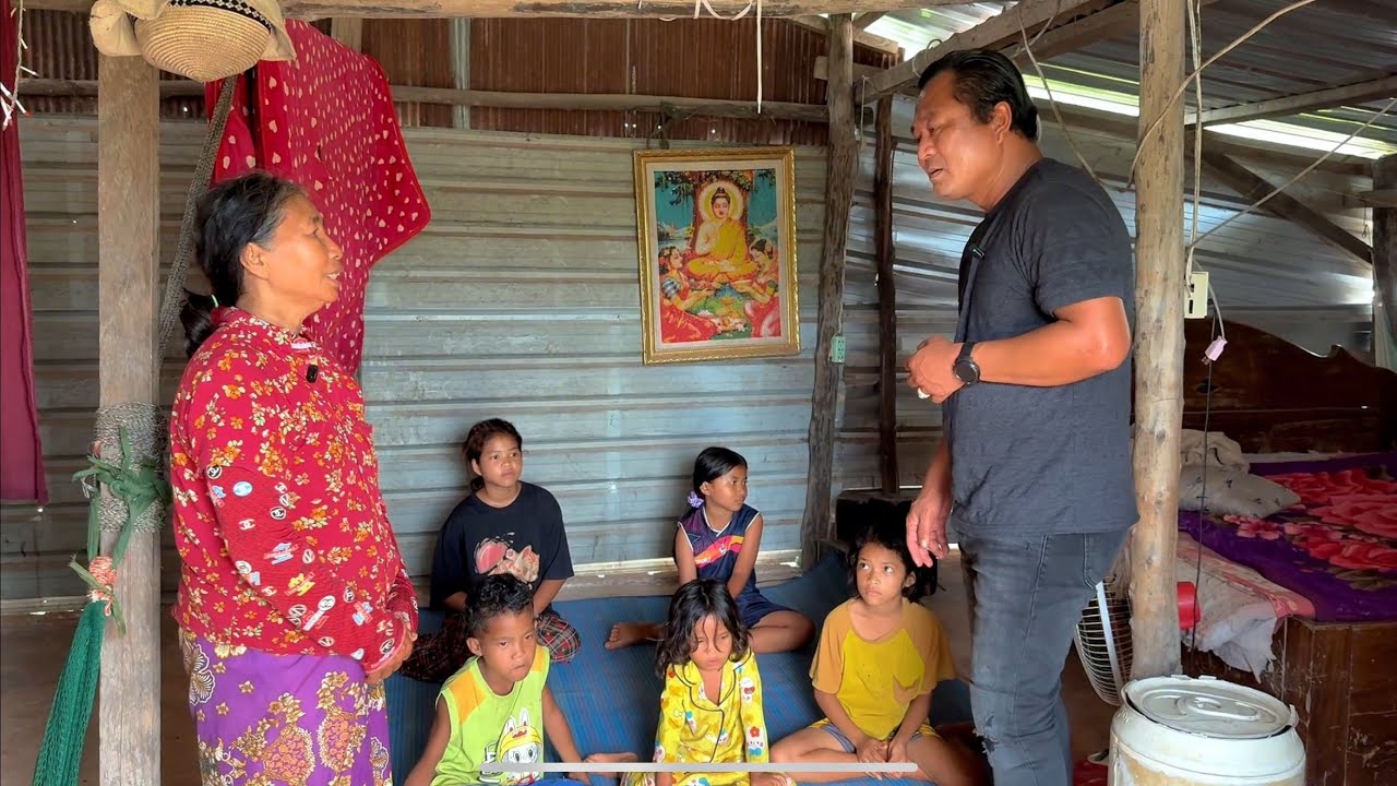 ជីដូនទោះនឿយហត់យ៉ាងណាក៏មិនបោះបង់ចៅឡេីយ By Pou Vot 