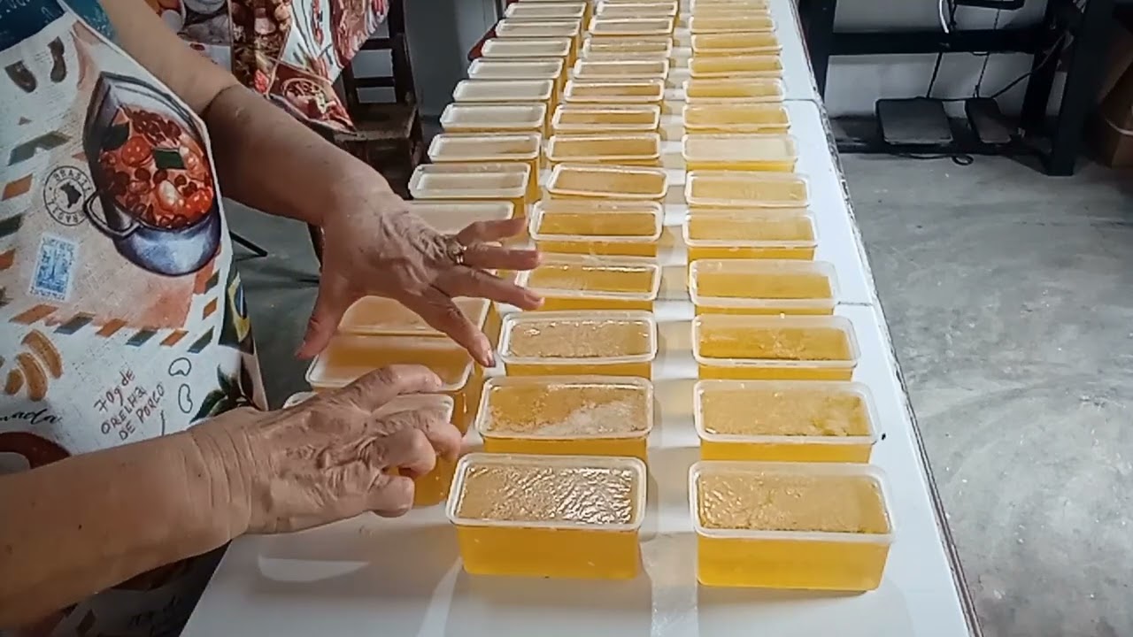 COM AÇÚCAR E OXIGENADA FIZ ESSE SABÃO GLICERINADO POTENTE PARA TODA LIMPEZA DO LAR TIRA MANCHAS