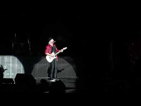 Def Leppard, Atlanta Georgia 2022, two steps behind