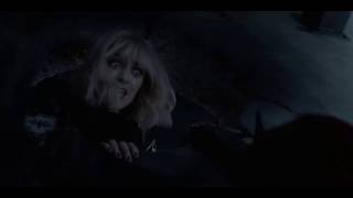 Alice saves Batwoman