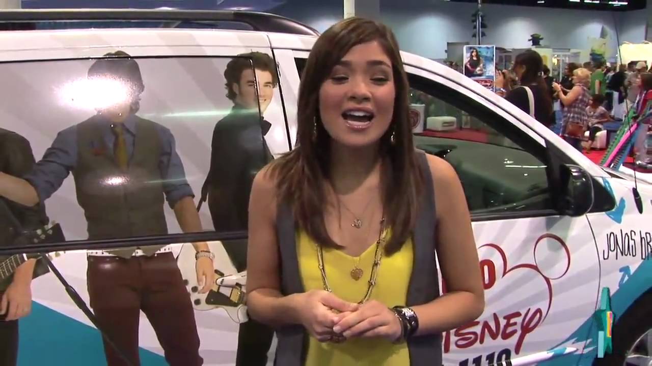 Nicole Anderson On  Working With the Jonas Brothers