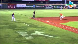 20130926 CPBL 犀牛VS獅 4上 鄭兆行車布邊安打 傾門踏戶上二壘