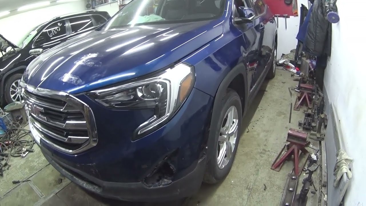 GMC nerrain небесного цвета. Ремонт после ДТП.