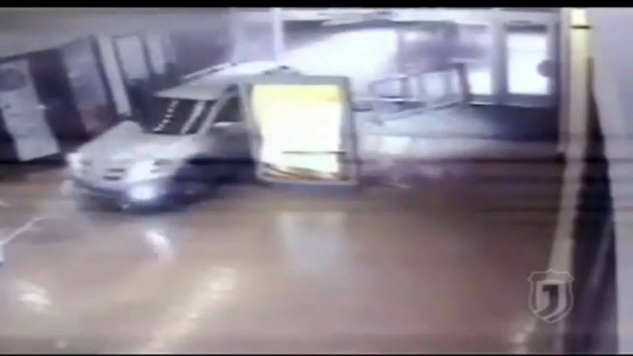 Drunk Driver Crashes Into Mall - YouTube